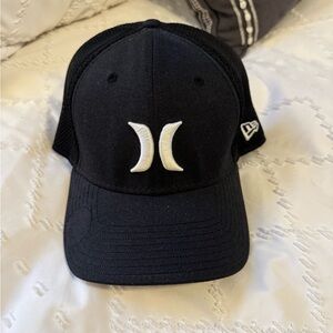 Hurley Black and White Logo Cap L/XL